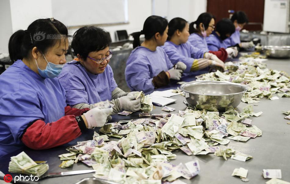 在年代文里吃瓜翟佰里txt