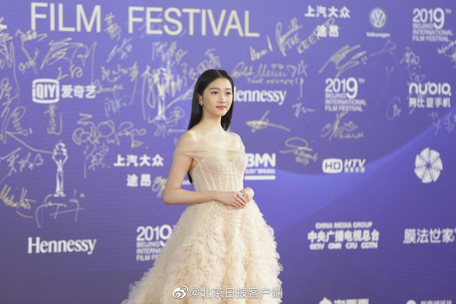 腹肌小奶狗一摸就硬怎么回事