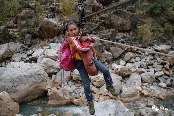 桌邊by雪梨免費(fèi)閱讀小說