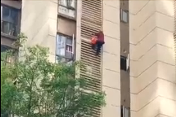 眾目睽睽之外筆趣閣