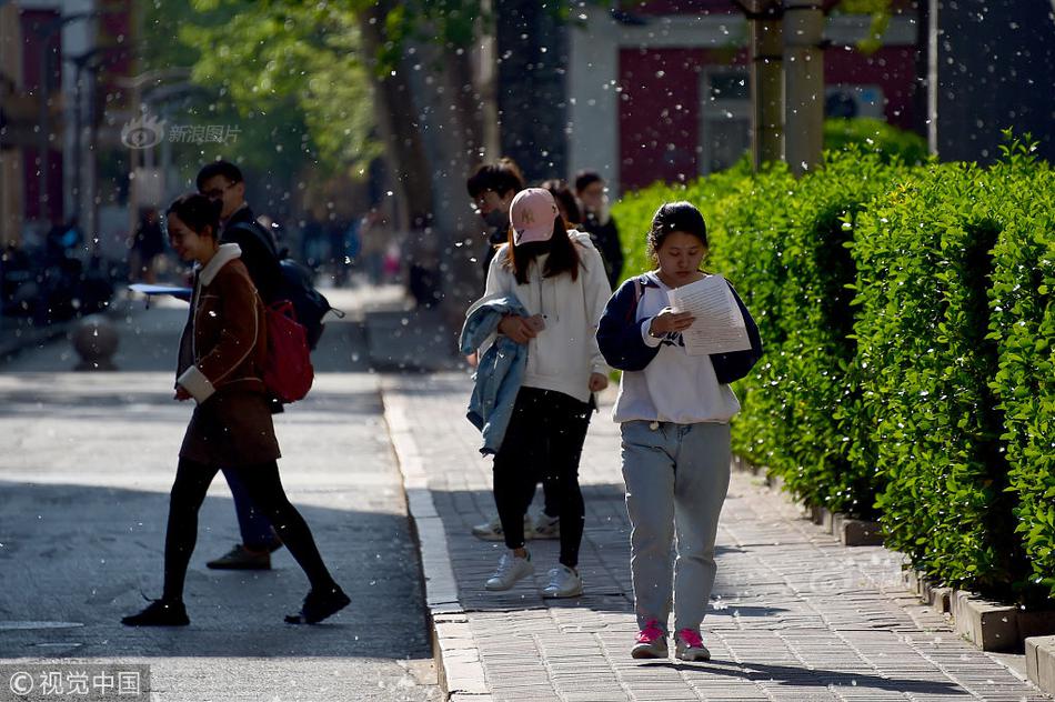 陳年草莓by月亮臉完結了嗎
