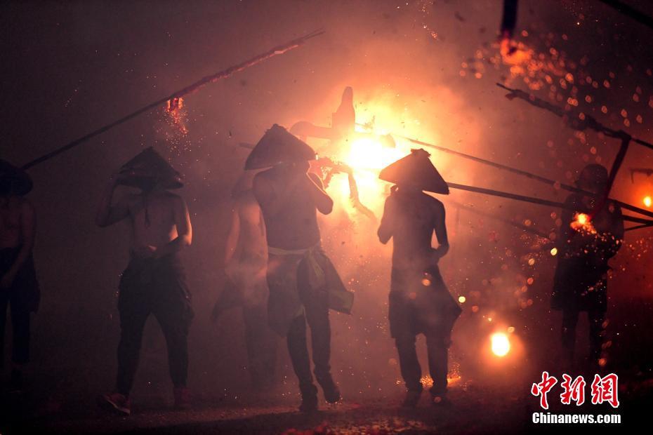 一屋暗燈TXT下載